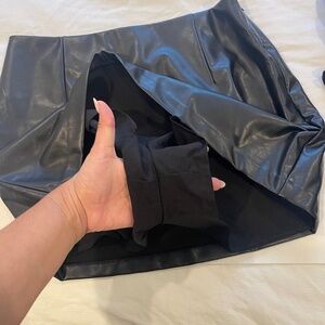 Abercrombie Black Leather Skort Skirt size Large